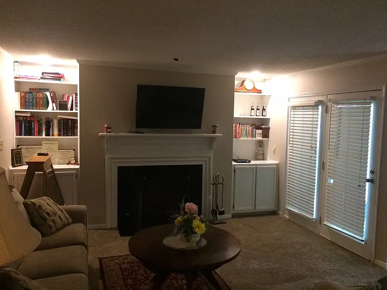 808 Gables Dr — Photo 3