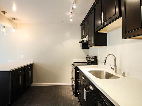 2nd image of 1737 Jackson St APT 202