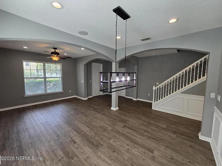 180 Thornloe Dr — Photo 6