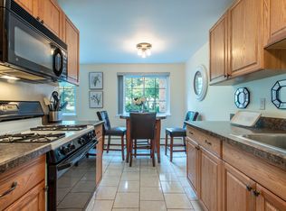 96 Jervis Ave, Farmingdale, NY 11735