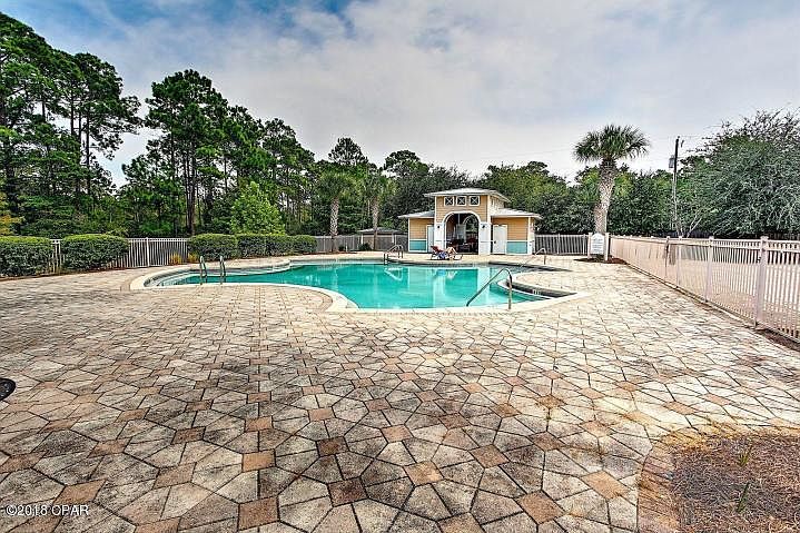 2nd image of 461 Paradise Blvd