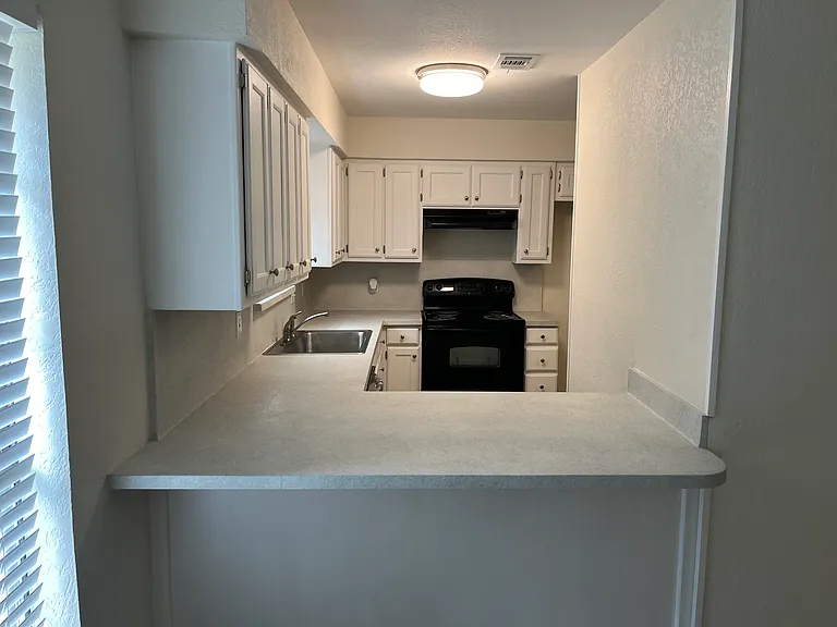 Highland Dr — Photo 2
