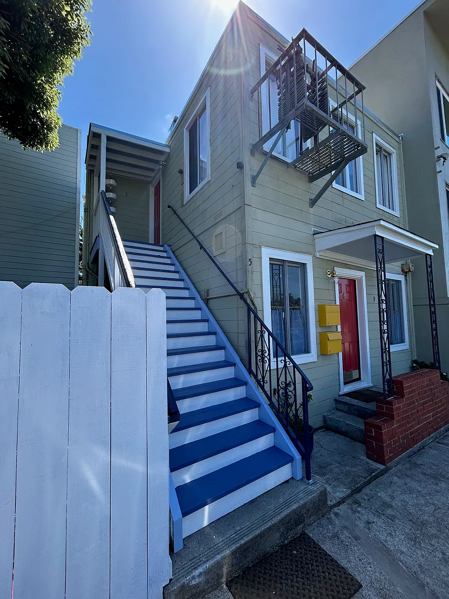 Building Photo - 5 Edward St #5