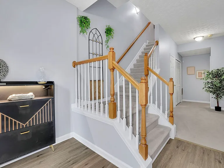 541 Lantern Wood Dr — Photo 3