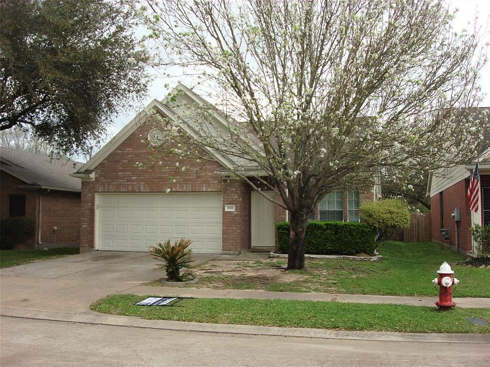 1st image of 2922 Desert Oasis Ln