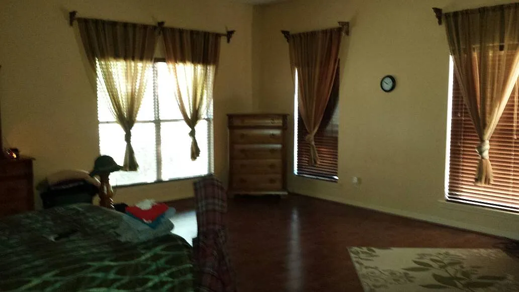 3 bed, 2.5 bath, 3100 sqft, $2,900 — Photo 1