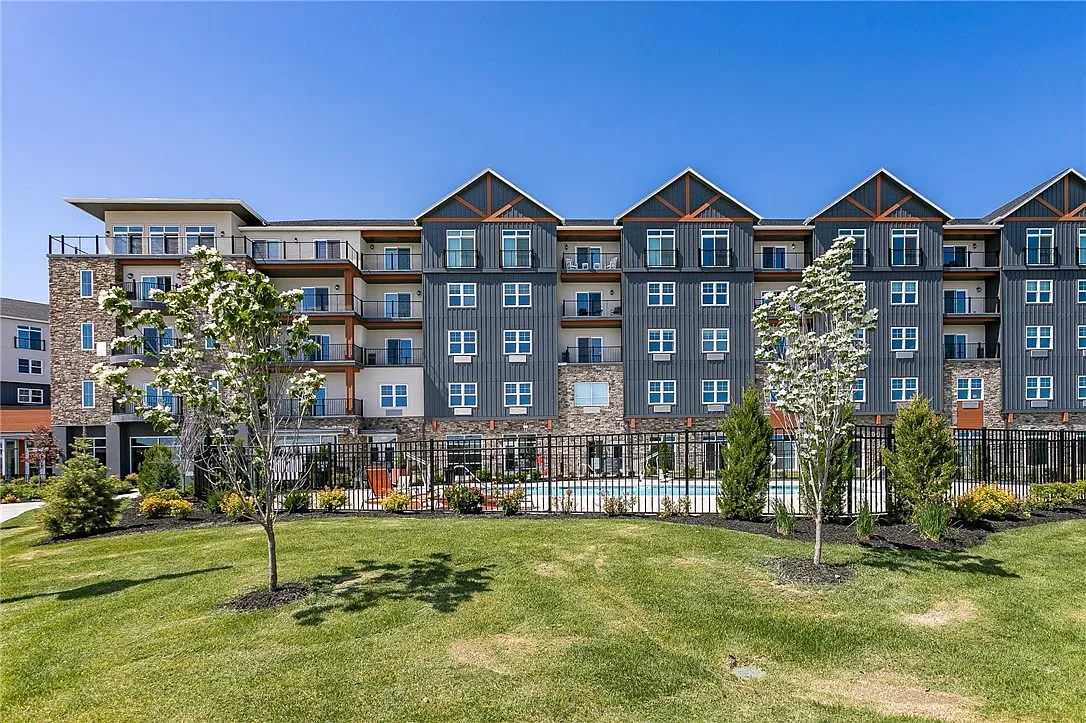 2 bed, 1.0 bath, 1035 sqft, $4,000 — Photo 2