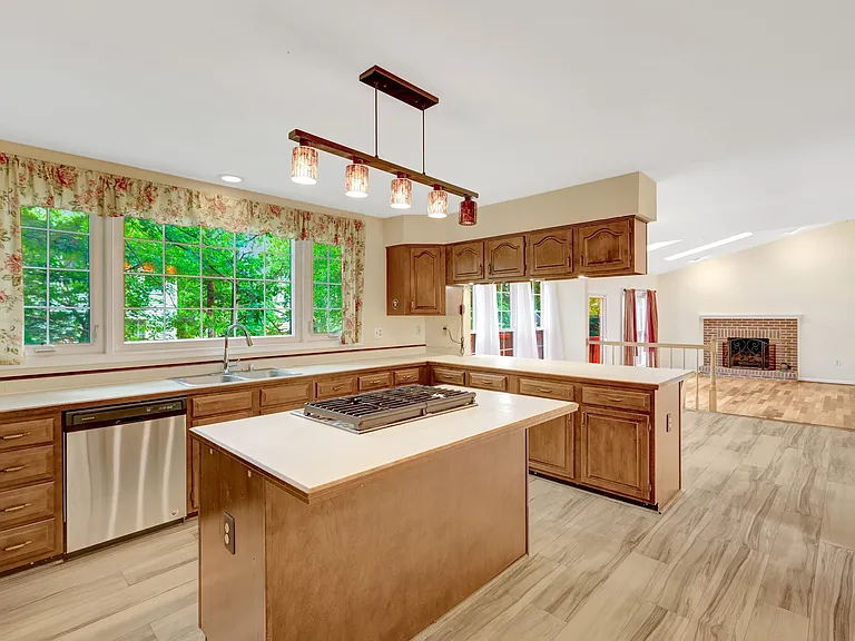 814 Autumn Breeze Ct — Photo 7