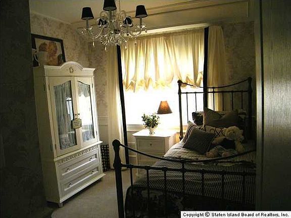 4th image of 148 Churchill Ave