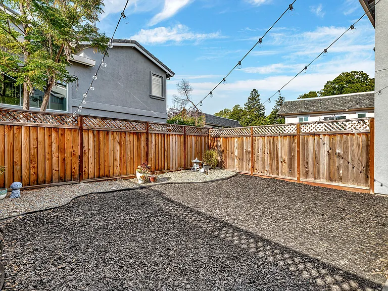 Newman Pl — Photo 27