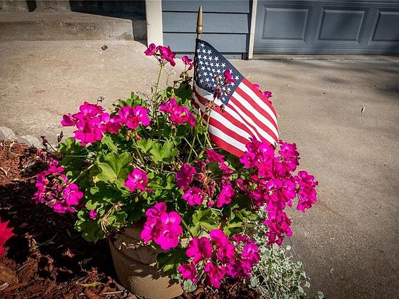 AMERICAN PRIDE AND BEAUTY RIGHT HERE