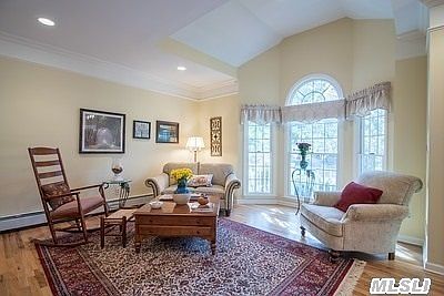 3rd image of 4 Davis Ct