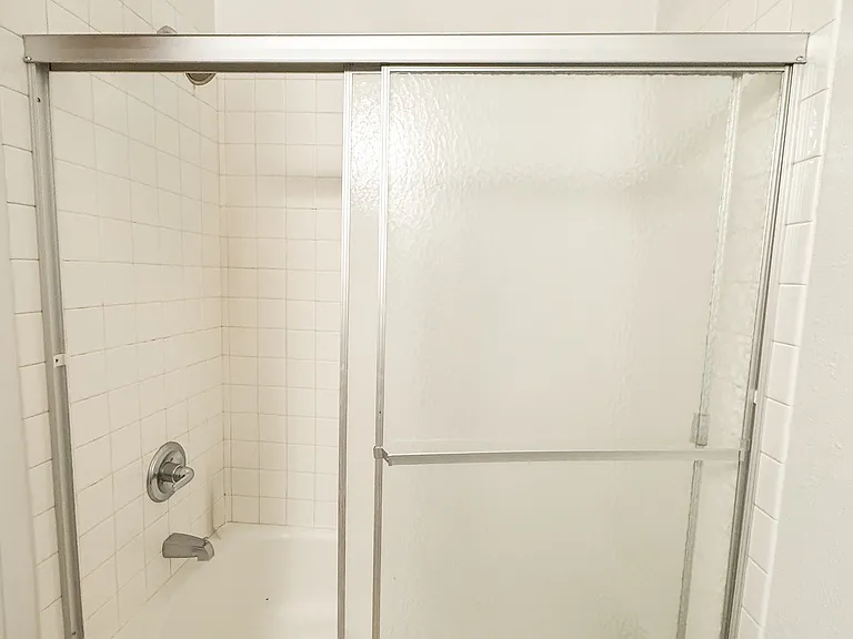 1818 NW Couch St #3 — Photo 8