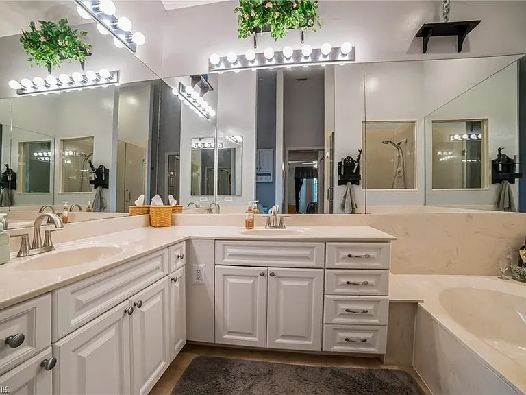 5980 Hidden Oaks Ln — Photo 13
