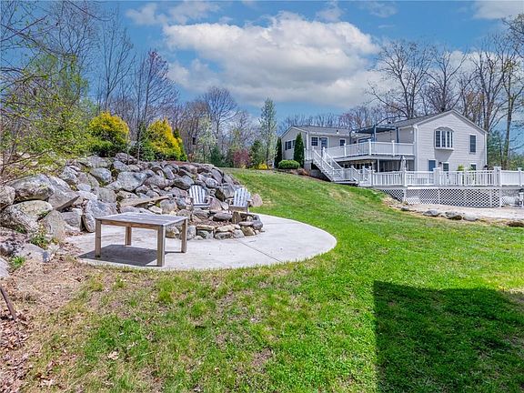 4th image of 704 Hill Rd
