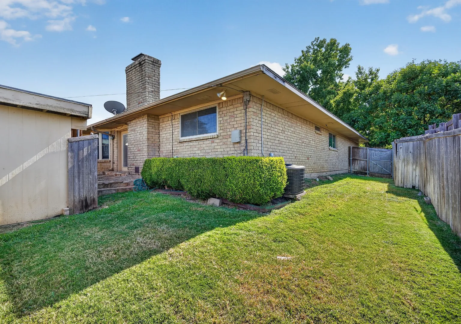 North Dallas 3 bedroom - Move in Ready! — Photo 4
