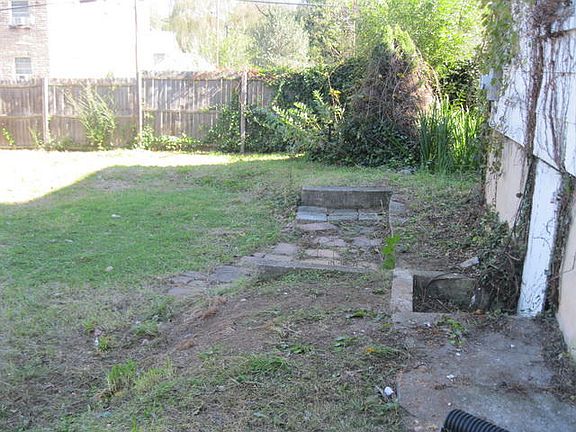 2nd image of 920 Dale Ave SE