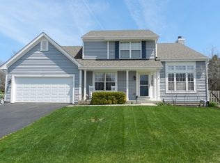 549 Madison Ln, Lindenhurst, IL 60046