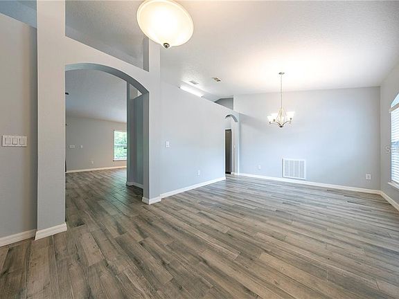 3rd image of 410 Deanna Cir