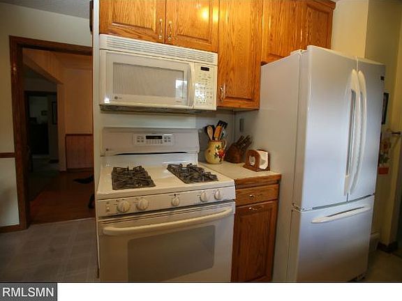 4th image of 1170 Oakcrest Ave