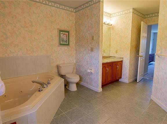 5th image of 4601 Hampshire Dr