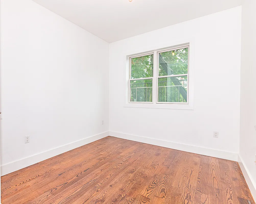 1072 Bergen Street — Photo 4