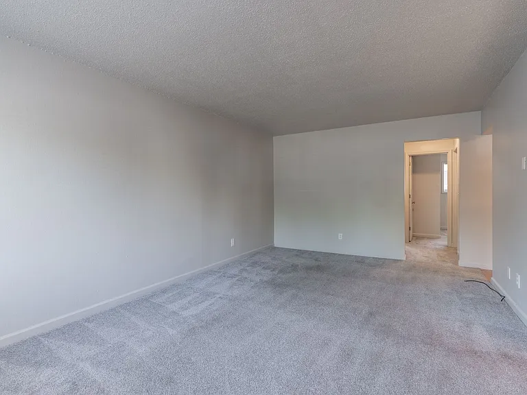Willow Lake Apartments — Photo 33