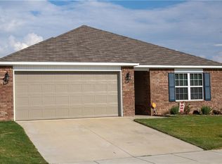 1298 S Splash Dr, Fayetteville, AR 72701