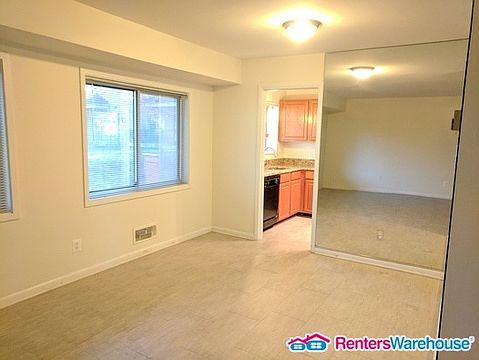 4th image of 10642 Montrose Ave APT 4