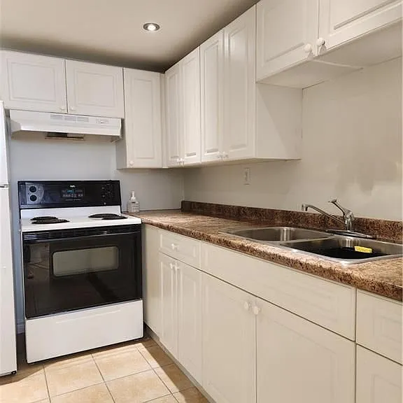 26 Stewart Ave #LOWER — Photo 3