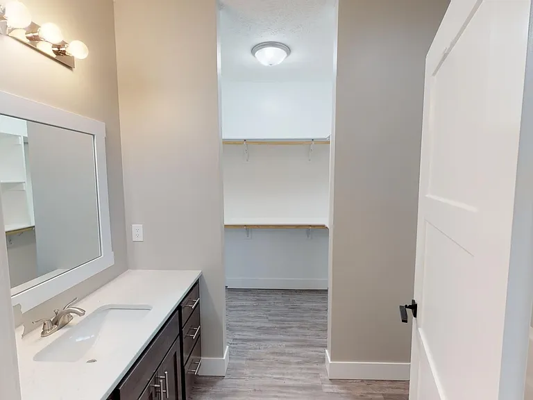 801 W Cedar St — Photo 86