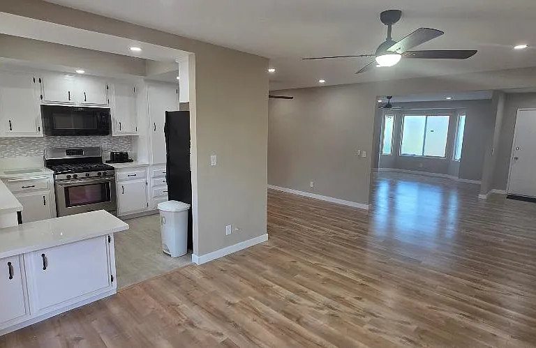 2208 El Grande St — Photo 6