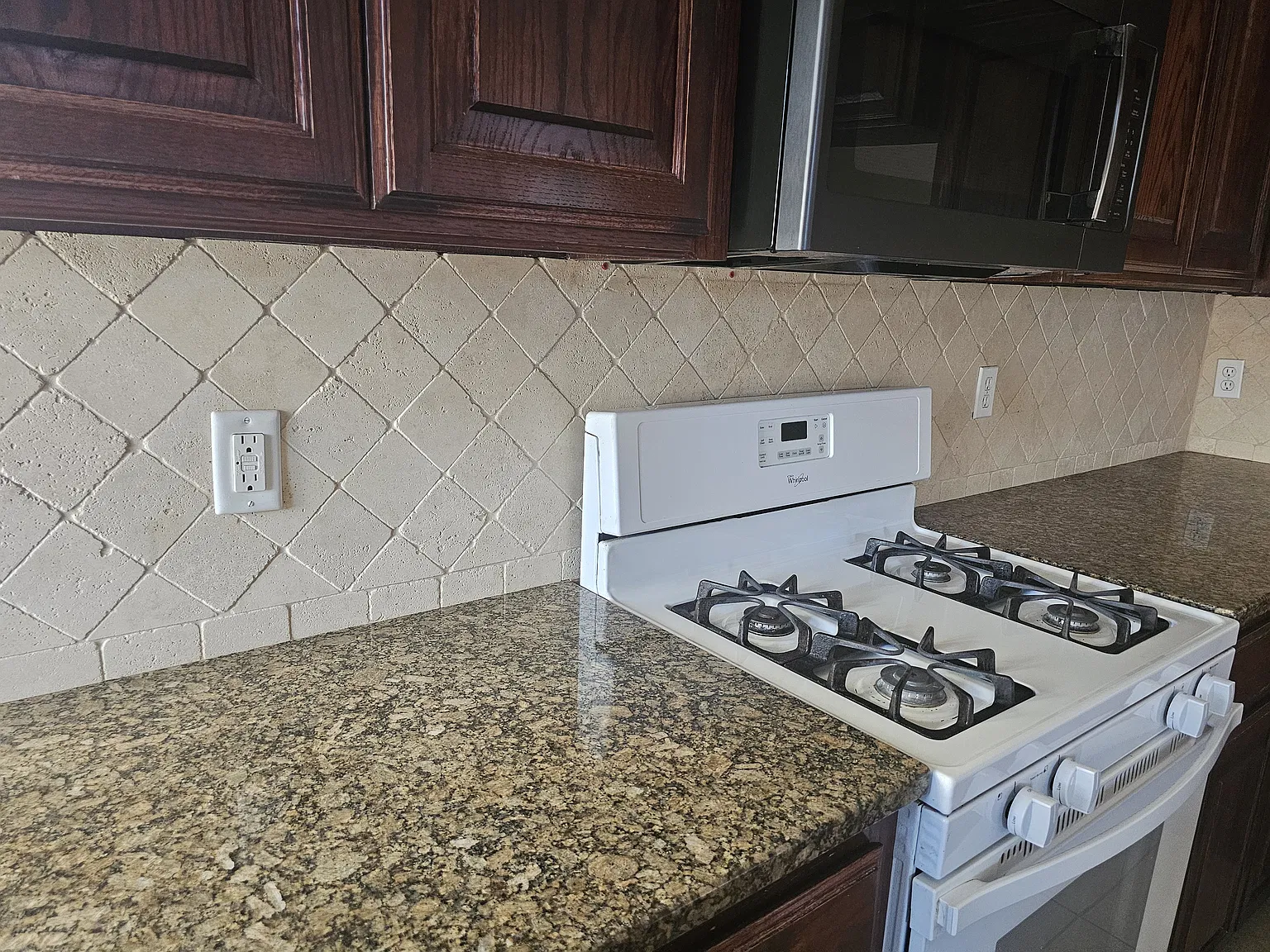 3 bed, 1661 sqft, $1,650 — Photo 2