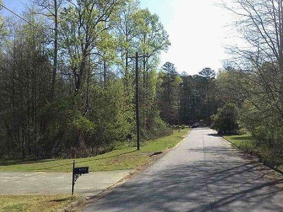 Exterior Neighborhood (street photo)