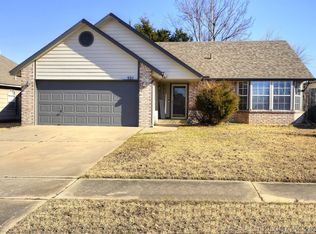 521 S Oak Ave, Broken Arrow, OK 74012