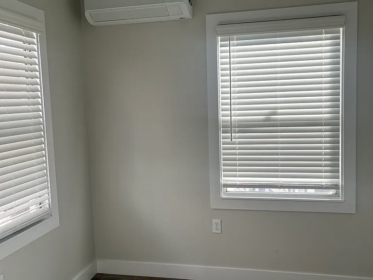 2623 V St — Photo 5