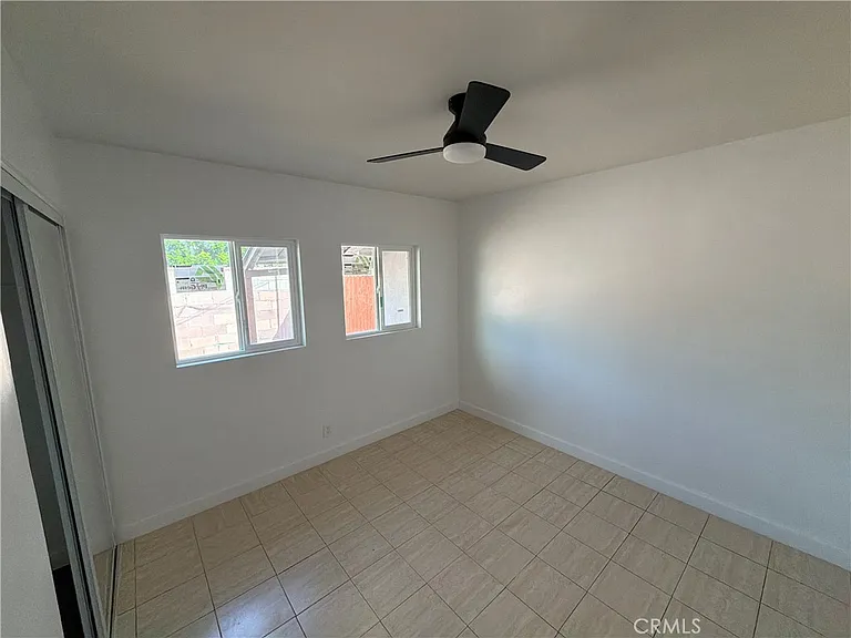 11937 Elliott Ave — Photo 4