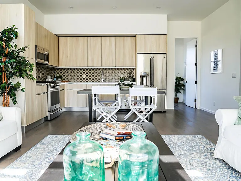 1828 1/2 S Redondo Blvd — Photo 4