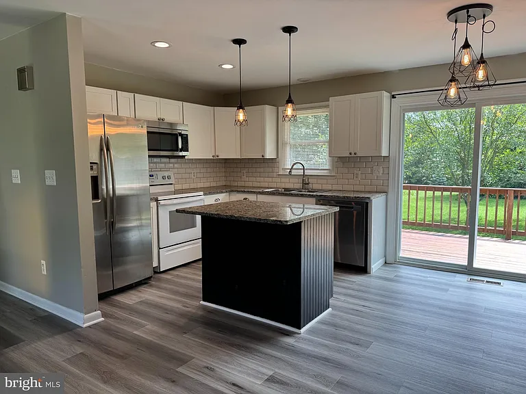 5077 Macnamara Dr — Photo 5