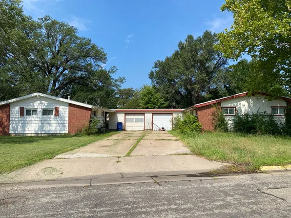 145 Hoover Ct, Salina, KS 67401