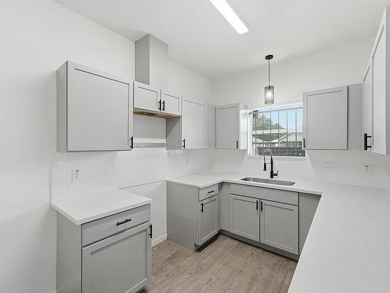 319 N Carolina St #A — Photo 10