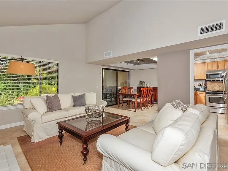 10470 Ridgewater Ln — Photo 5