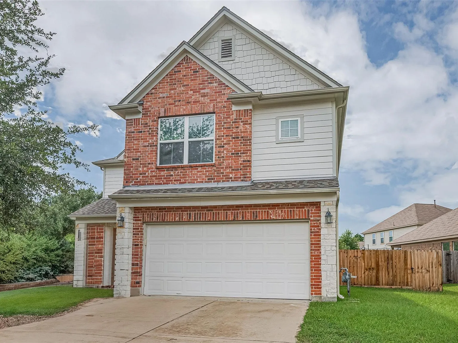 4 bed, 2.5 bath, 3146 sqft, $2,800 — Photo 1