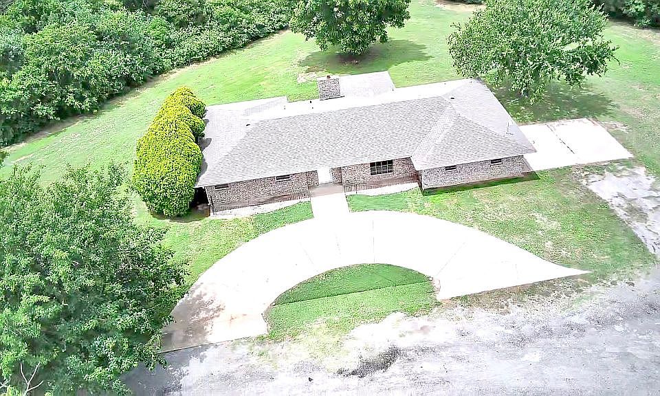 1st image of 5502 SE Bishop Rd