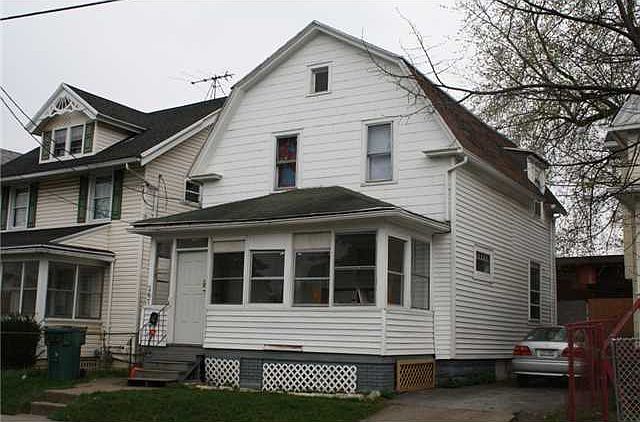 2nd image of 267 Fernwood Ave