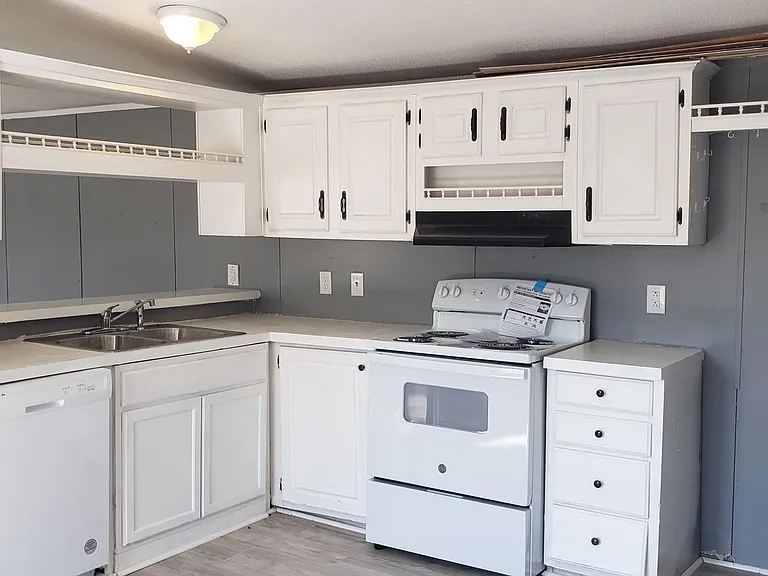 315 The Oil Rd — Photo 8