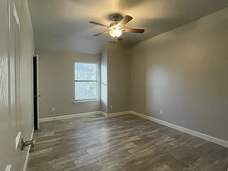 813 Lake Forest Trl — Photo 18
