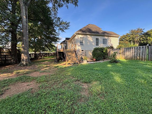 5th image of 522 Saint Helena Ct