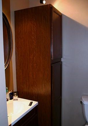 Bathroom (main floor)