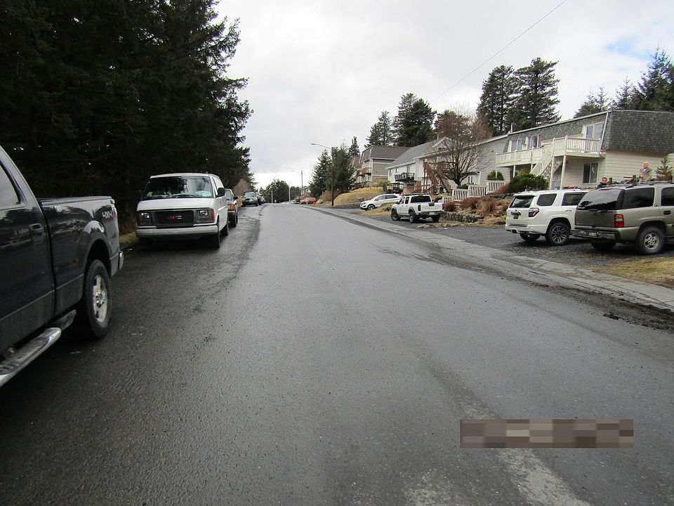 2nd image of 1320 Larch St